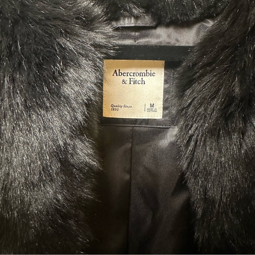 Abercrombie & Fitch Black Plush Faux Fur Cropped Jacket - Picture 3 of 4